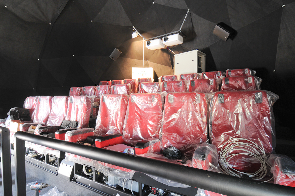 Mirror Infinity Dome™ premium kino ir renginių patirtis — 4d_cinema52